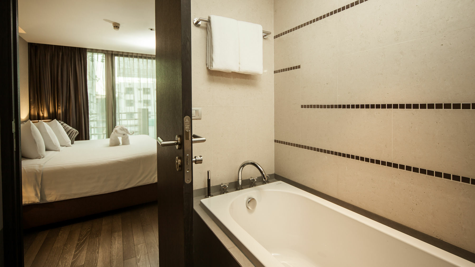 Arcadia Residence Ploenchit By Compass Hospitality Bangkok Exterior foto