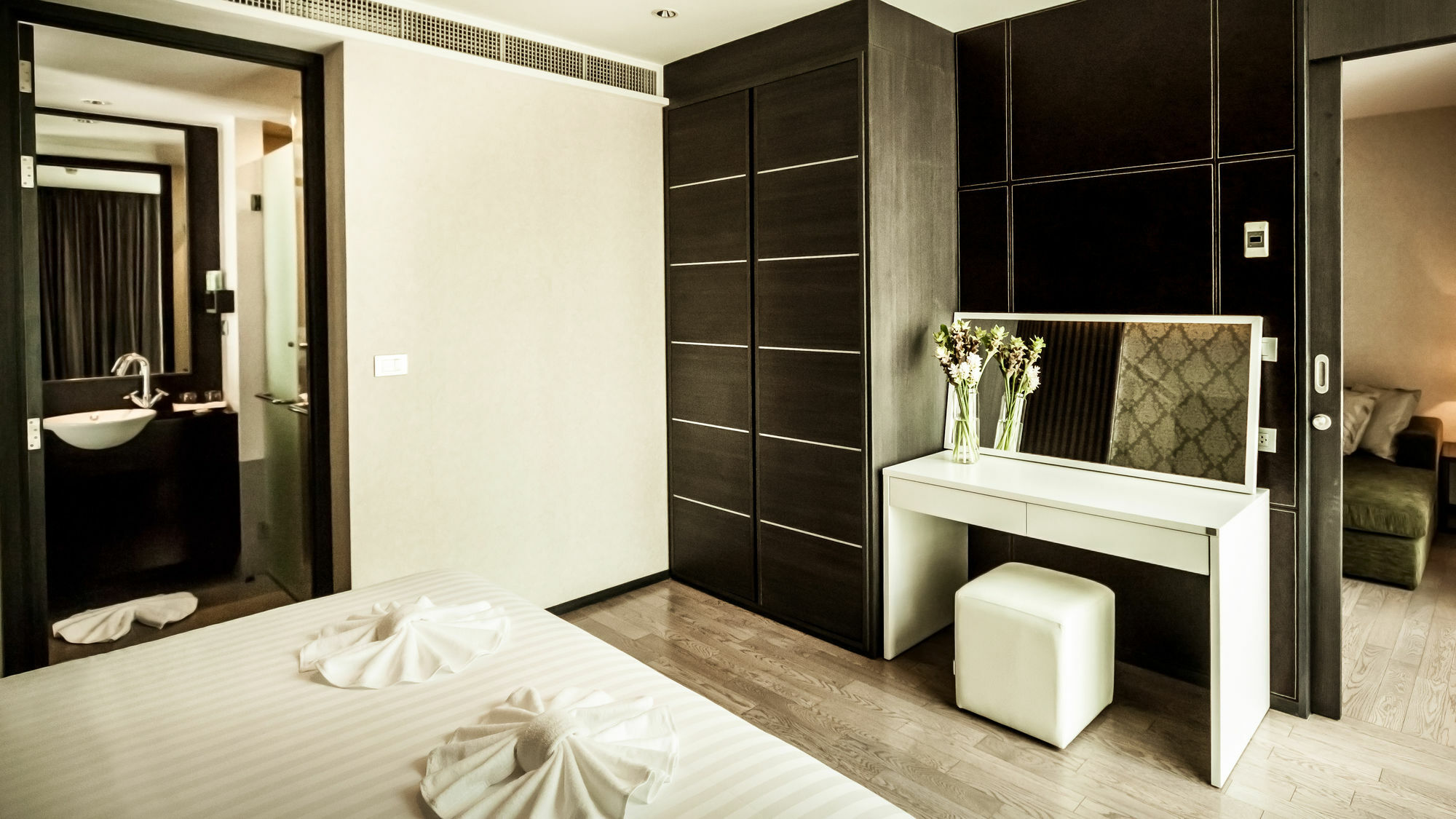 Arcadia Residence Ploenchit By Compass Hospitality Bangkok Exterior foto