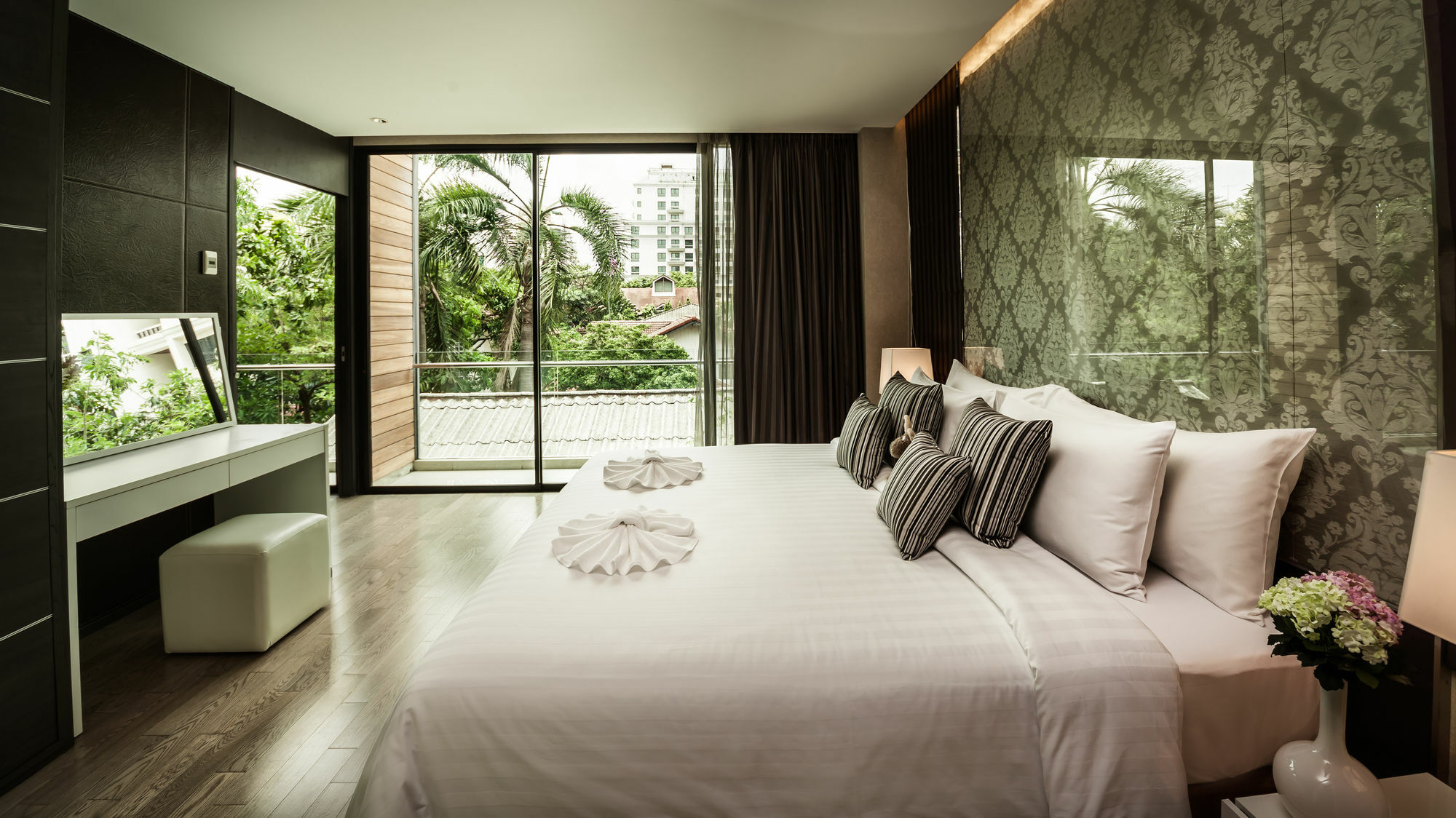 Arcadia Residence Ploenchit By Compass Hospitality Bangkok Exterior foto